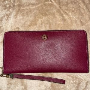 TORY BURCH Robinson Passport Zip Continental Wallet